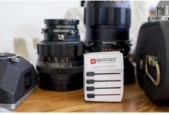 Skross Reisstekker World Travel Adapter MUV USB -Voyago Winkel 1200x822 5