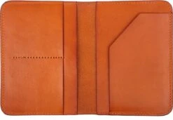 Su.B Paspoort Hoesje, Kaarthouder, Luxe Leer, Paspoortportemonnee Voor Kaarten, Ticket - Cognac 16 Su.B Paspoort Hoesje, Kaarthouder, Luxe Leer, Paspoortportemonnee Voor Kaarten, Ticket - Cognac -Voyago Winkel 1200x829 7