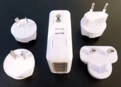Benson Universele Wereldstekker - USB 4 Uitgangen 1 Stekker / Reis Stekker 13 Benson Universele Wereldstekker - USB 4 Uitgangen 1 Stekker / Reis Stekker -Voyago Winkel 1200x864 2