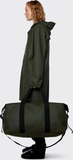 Rains Weekendtas Large 47 Liter - Groen -Voyago Winkel 545x1200 9
