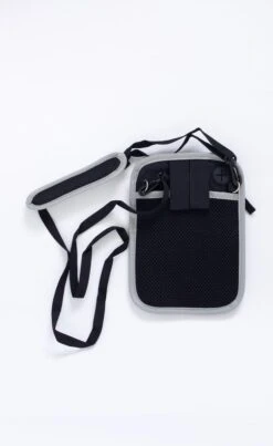 Groene Berg Nektasje - Reistas - Paspoorthouder Met RFID Blokkering - Reisportemonnee - Lichtgrijs -Voyago Winkel 736x1200 3