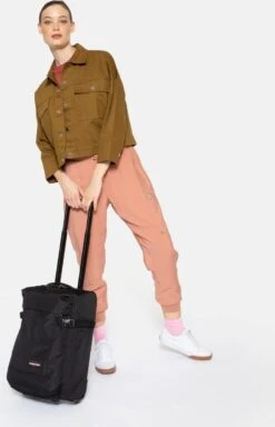 Eastpak TRANVERZ XS Reiskoffer, Handbagage (48 X 32 X 21 Cm) - Black -Voyago Winkel 771x1200 3