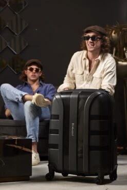 ©TROLLEYZ - Paris No.5 - Reiskoffer - 78cm Met TSA Slot - Dubbele Wielen - 360° Spinners - 100% Polypropyleen - Reiskoffer In Piano Black 23 ©TROLLEYZ - Paris No.5 - Reiskoffer - 78cm Met TSA Slot - Dubbele Wielen - 360° Spinners - 100% Polypropyleen - Reiskoffer In Piano Black -Voyago Winkel 800x1200 142