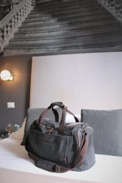 Yakfield - Reistas - Weekendtas - Kado - Dames En Heren - Canvas - Vintage Zwart Antraciet Grijs - Compact Middelgroot Model - 35 Liter Duffelbag - 5 Opbergvakken - 52x30x20 Cm -Voyago Winkel 800x1200 210