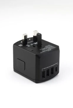 DistinQ Universele Wereldstekker, 1x USB C En 3x USB - Zwart -Voyago Winkel 806x1200 8