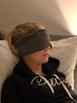 Bluetooth Slaapmasker (premium) - Beste Keuze - 100% Verduisterend - Ultraplatte 'spons Speakers' (perfect Voor Zijslapers) - Koel En Ademend Materiaal - Volledig Verstelbaar - Excellente Geluidskwaliteit - Batterij: 13 Uur - Antraciet (limited) -Voyago Winkel 899x1200 19