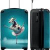 NoBoringSuitcases.com® Koffer - Koe - Ballet - Rok - Portret - Dieren - Trolley Op Wieltjes - Handbagagekoffer - Past Binnen 55x40x20 Cm En 55x35x25 Cm - Reiskoffer 2 NoBoringSuitcases.com® Koffer - Koe - Ballet - Rok - Portret - Dieren - Trolley Op Wieltjes - Handbagagekoffer - Past Binnen 55x40x20 Cm En 55x35x25 Cm - Reiskoffer -Voyago Winkel 978x1200 14