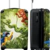 NoBoringSuitcases.com® Koffer - Jungle - Dieren - Groen - Kinderen - Past Binnen 55x40x20 Cm En 55x35x25 Cm - Handbagage - Trolley - Fotokoffer - Cabin Size - Print -Voyago Winkel 978x1200 8